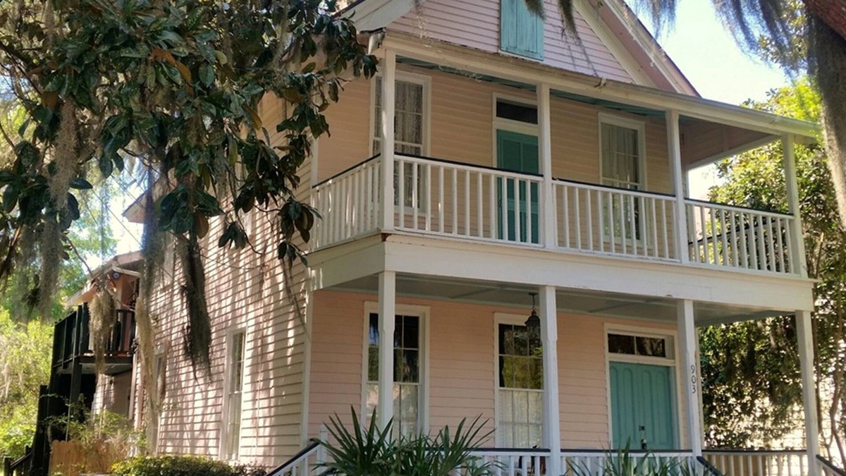 Port Royal House | Just 2 mi. to Parris Island & Beaufort, Walk to Beach & Shops - Sleeps 6 - Wi-FI