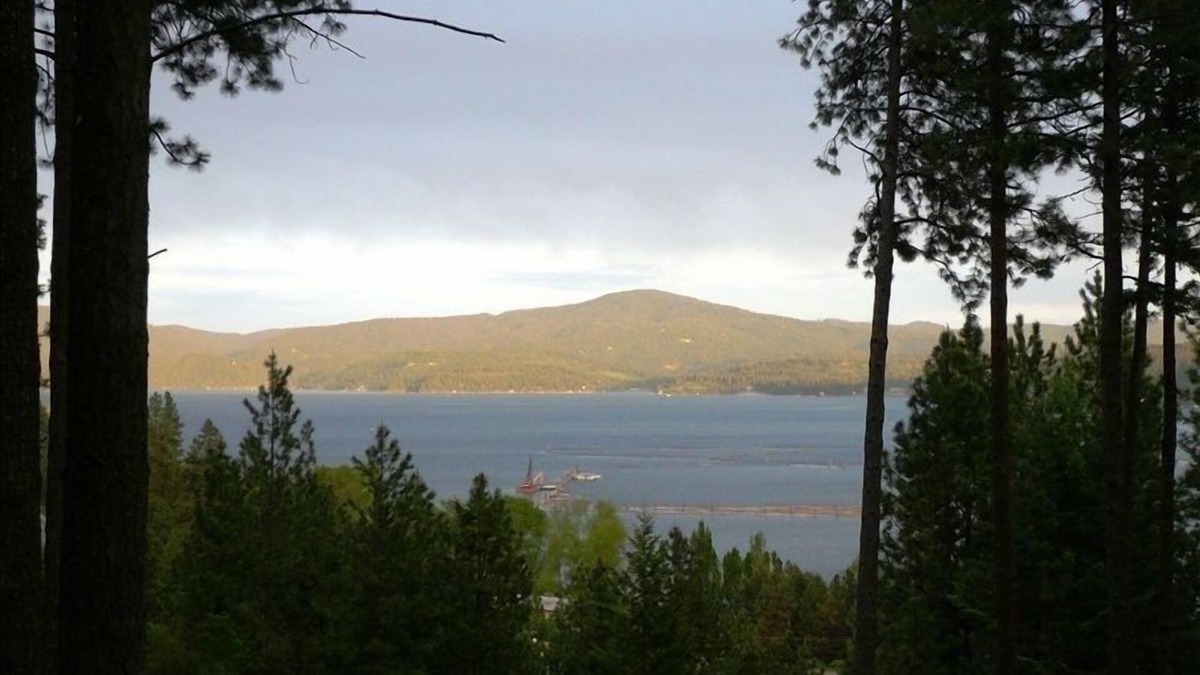 Coeur d'Alene Cabin | Just 2 miles to town! Ltd. Spring Special! Low as 1749 a week and 850 for 3 days