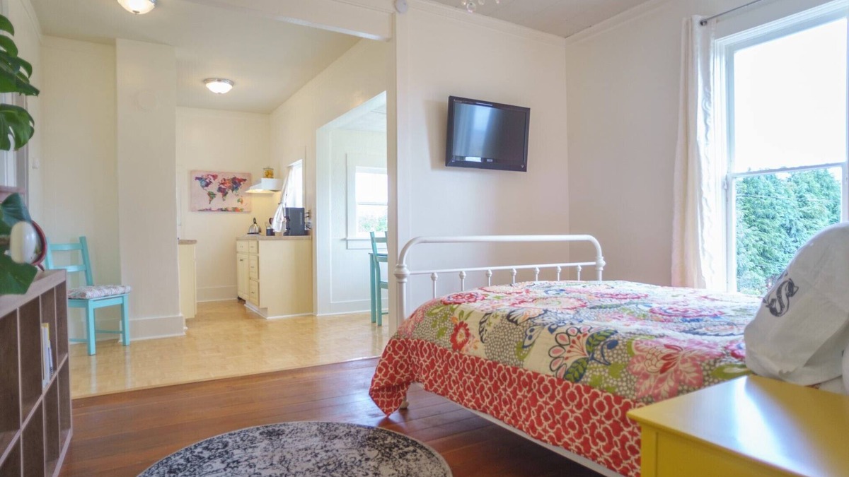 Port Townsend Historic District Apartment | Just 3 Blocks from Downtown! Charming Studio Apartment!