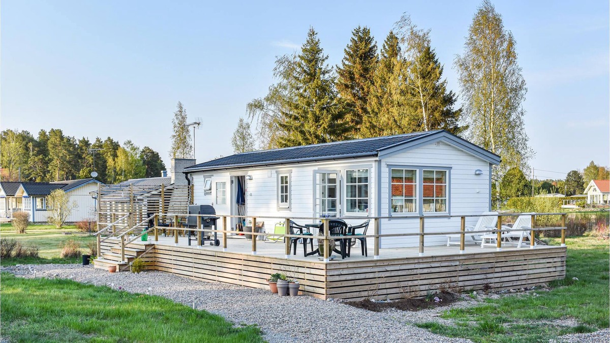 Sanna House | Just a few minutes from the lake, this charming and welcoming cottage with a beautiful terrace await