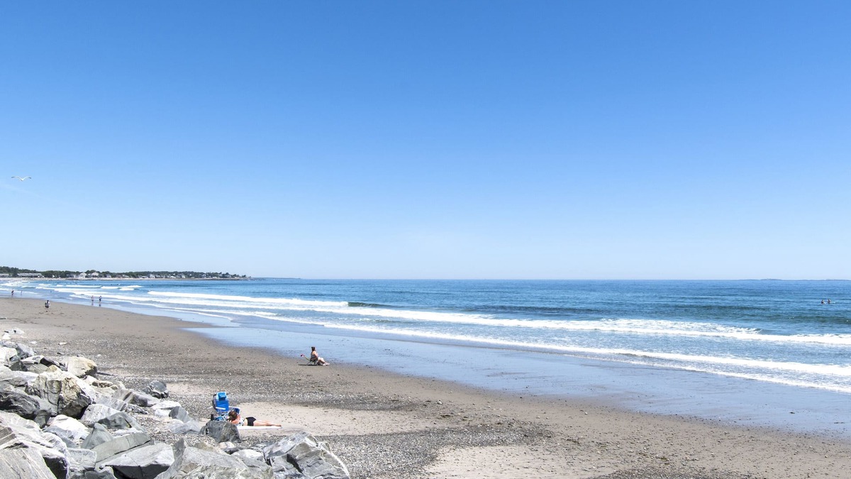 Hampton Apartment | Just a few steps to the beach.