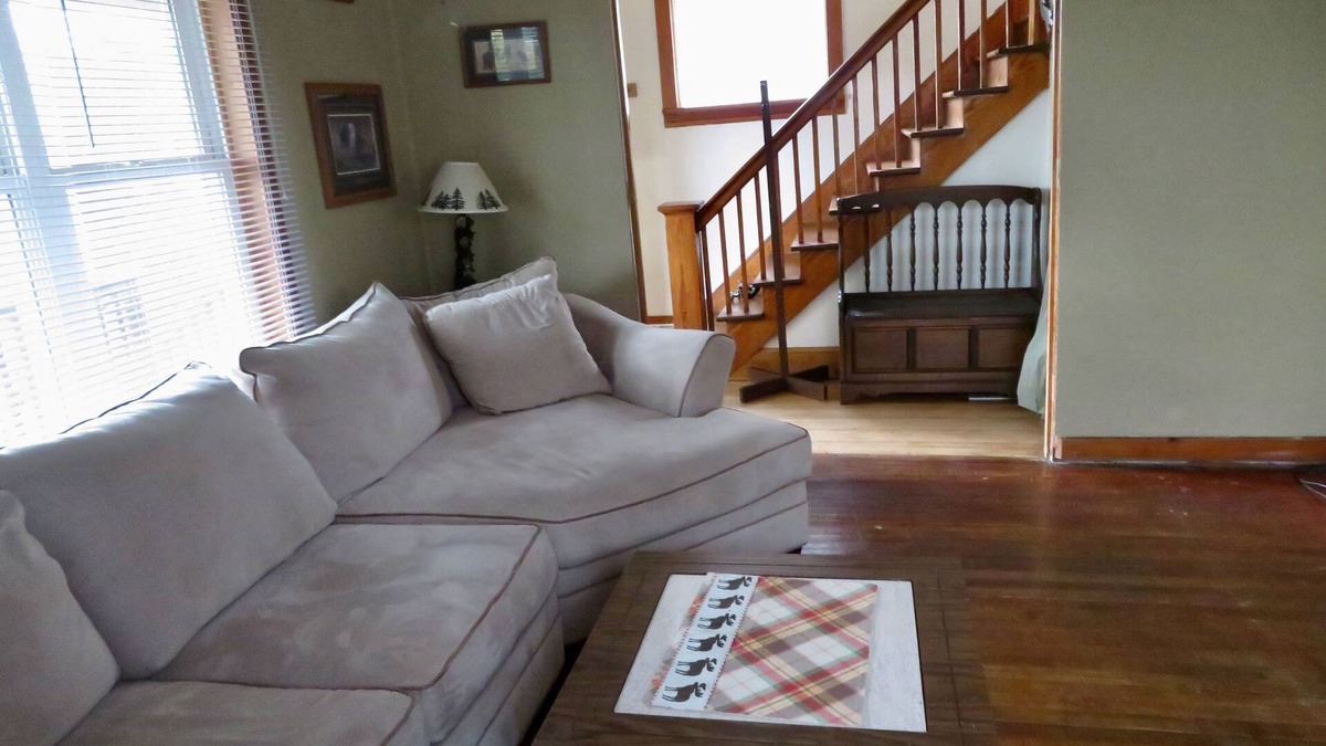 East Hillside House | Just a mile up from Lake Superior located in the middle of Duluth!