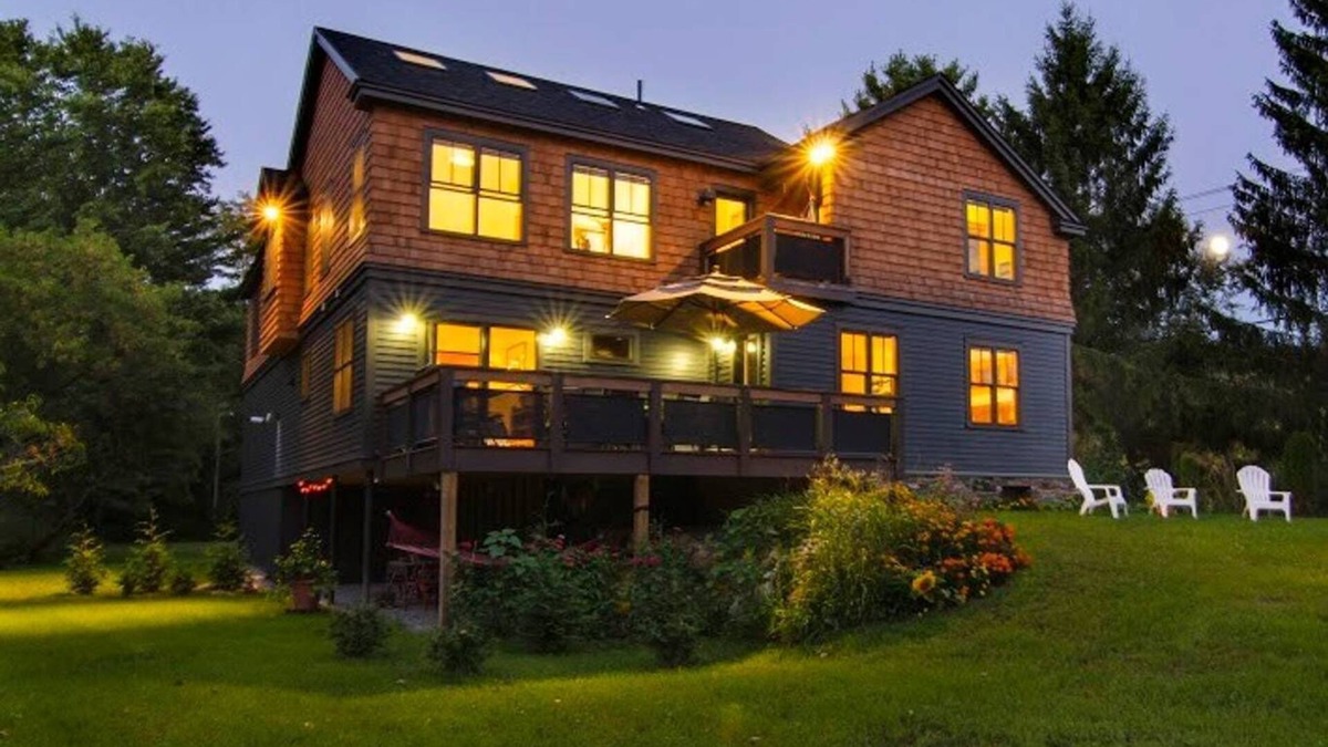 Stockbridge House | Just a min from Downtown Stockbridge on 11 Acres