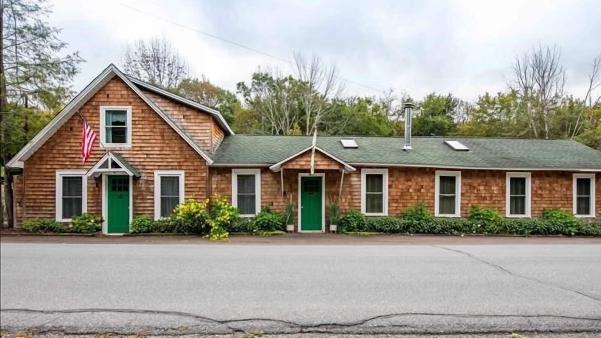 Eagles Mere Cottage | Just a short stroll to the village for "The MacKay" in Eagles Mere