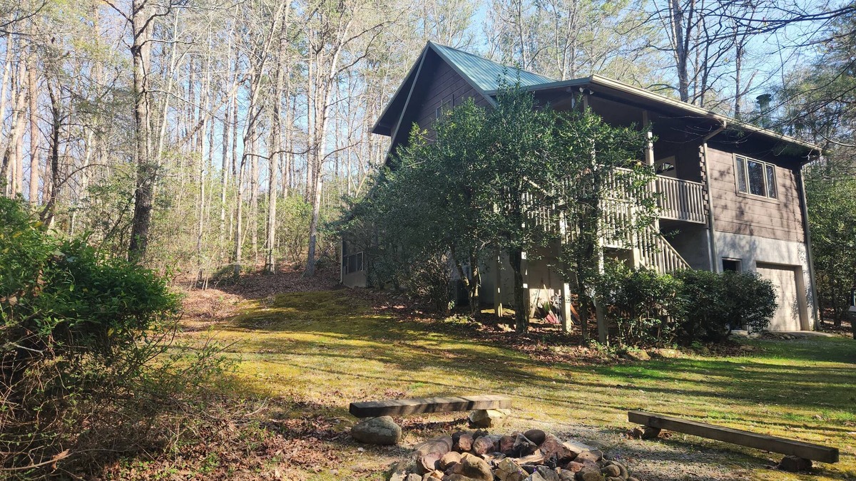 Ellijay Cabin | 'Just a Step Away' - a Secluded Cabin on Stover Creek w/Fiber Wi-Fi & Hot Tub