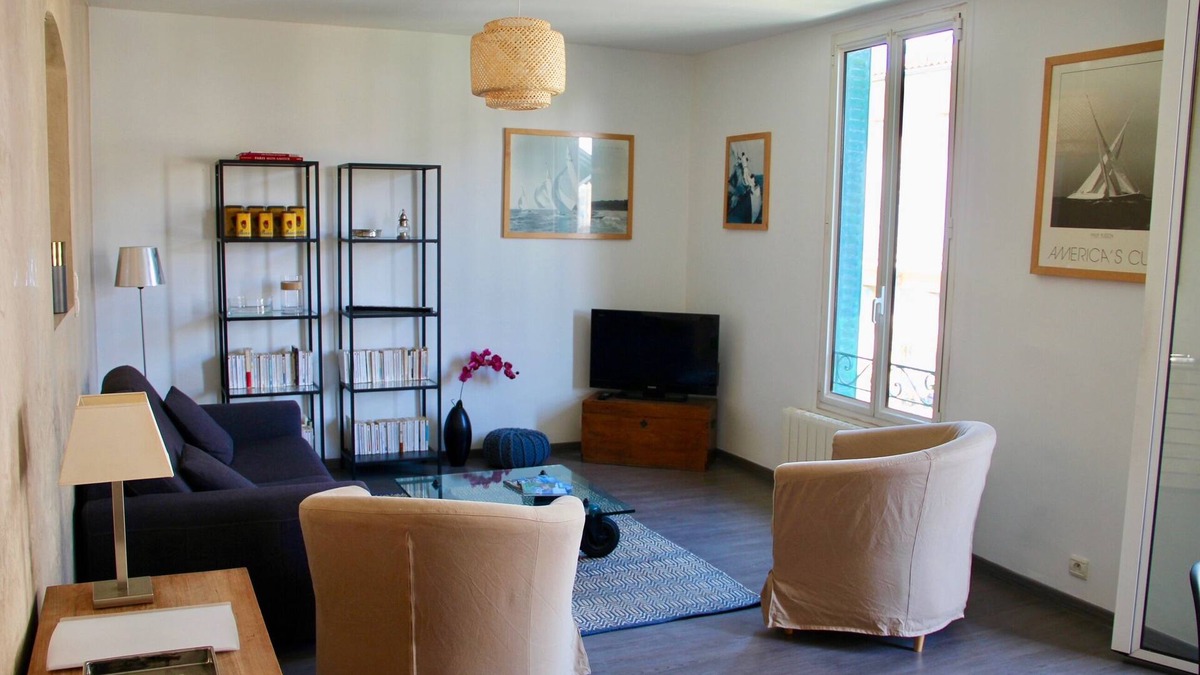 Les Baumettes Apartment | Just a stone's throw from the beach, a charming family apartment.