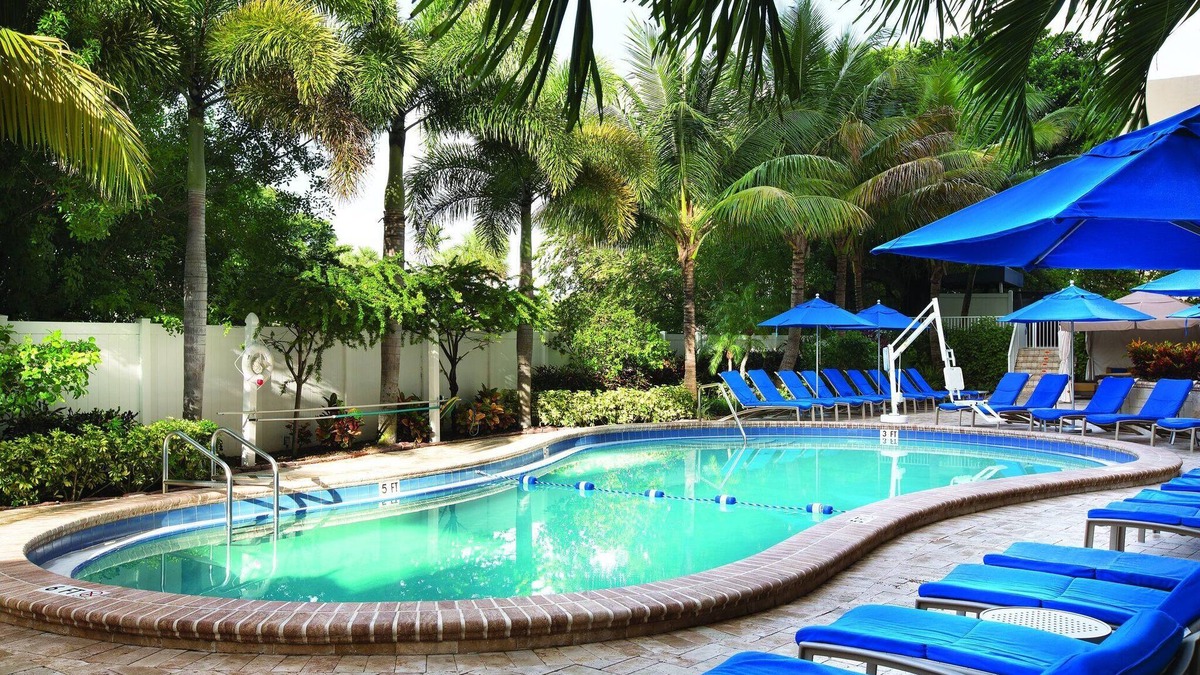Pompano Beach Resort | Just across from Pompano Beach!