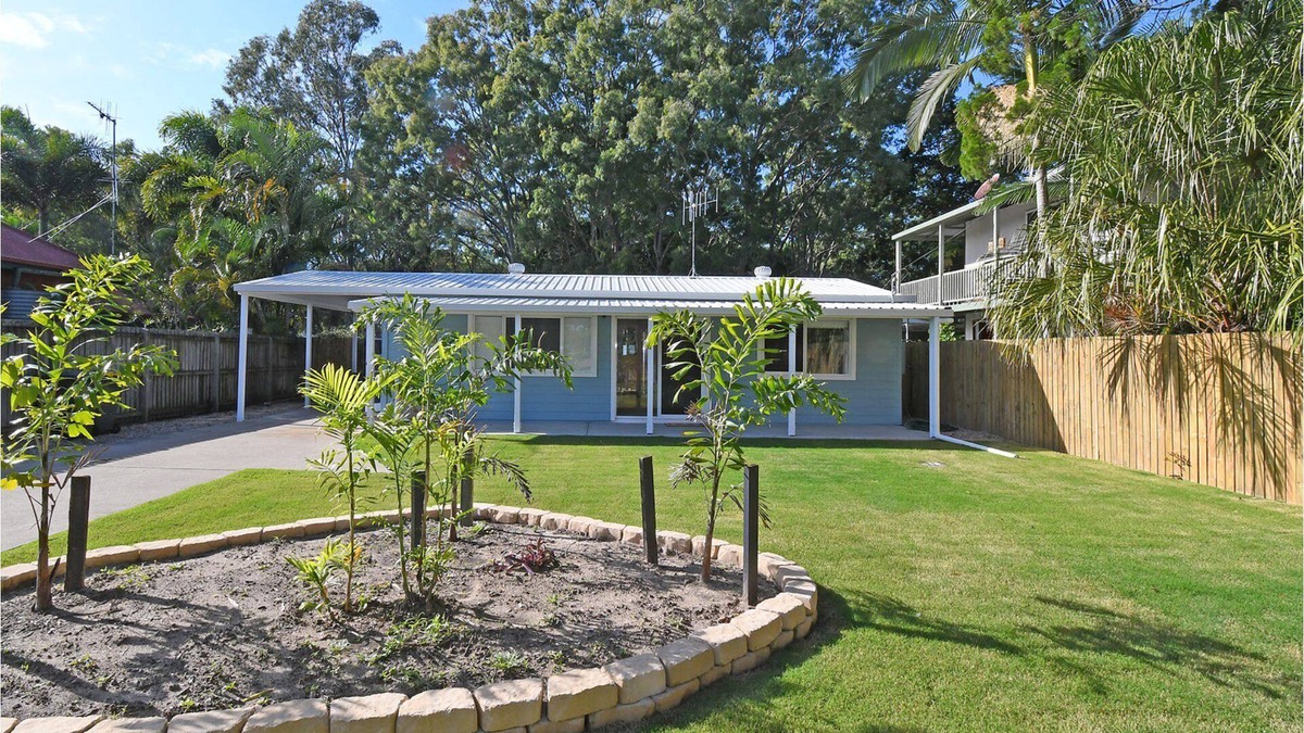 Toogoom House | Just Beachy - 2BR - Close to Beach - WIFI - Renovated