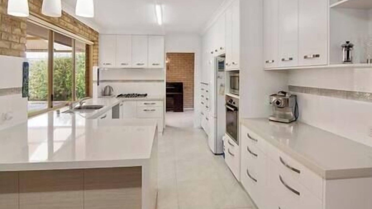 Abbey House | Just Beachy- Large yard, BBQ, WIFI