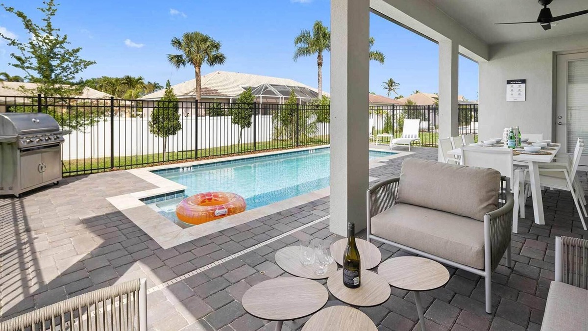 Melbourne Beach House | Just Beachy | New! 5BR Beach House with Under-the-Sea Theme Room + More