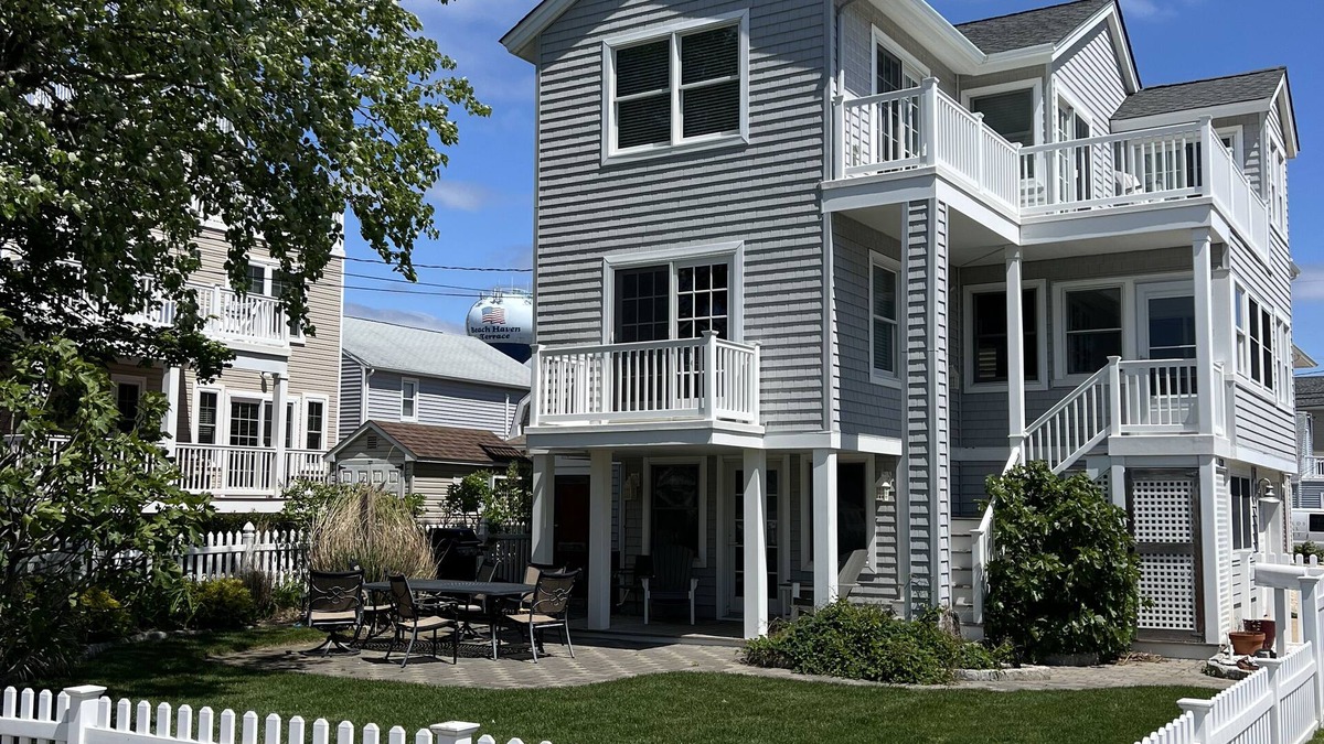 Beach Haven Terrace House | Just Beachy - Updated, Oceanside Home, 3 min walk to the beach, close to it all!