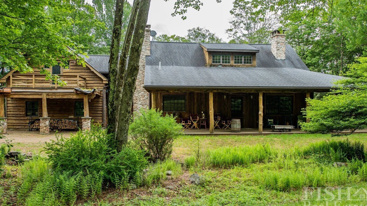 Eagles Mere Cottage | Just bring your family and relax at "Glen Eagles Lodge" in Eagles Mere