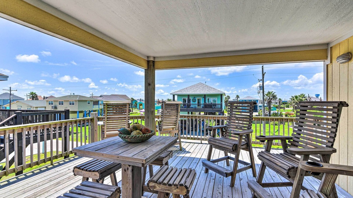 Crystal Beach House | 'Just Lei'n Low' Home - Walk to Crystal Beach