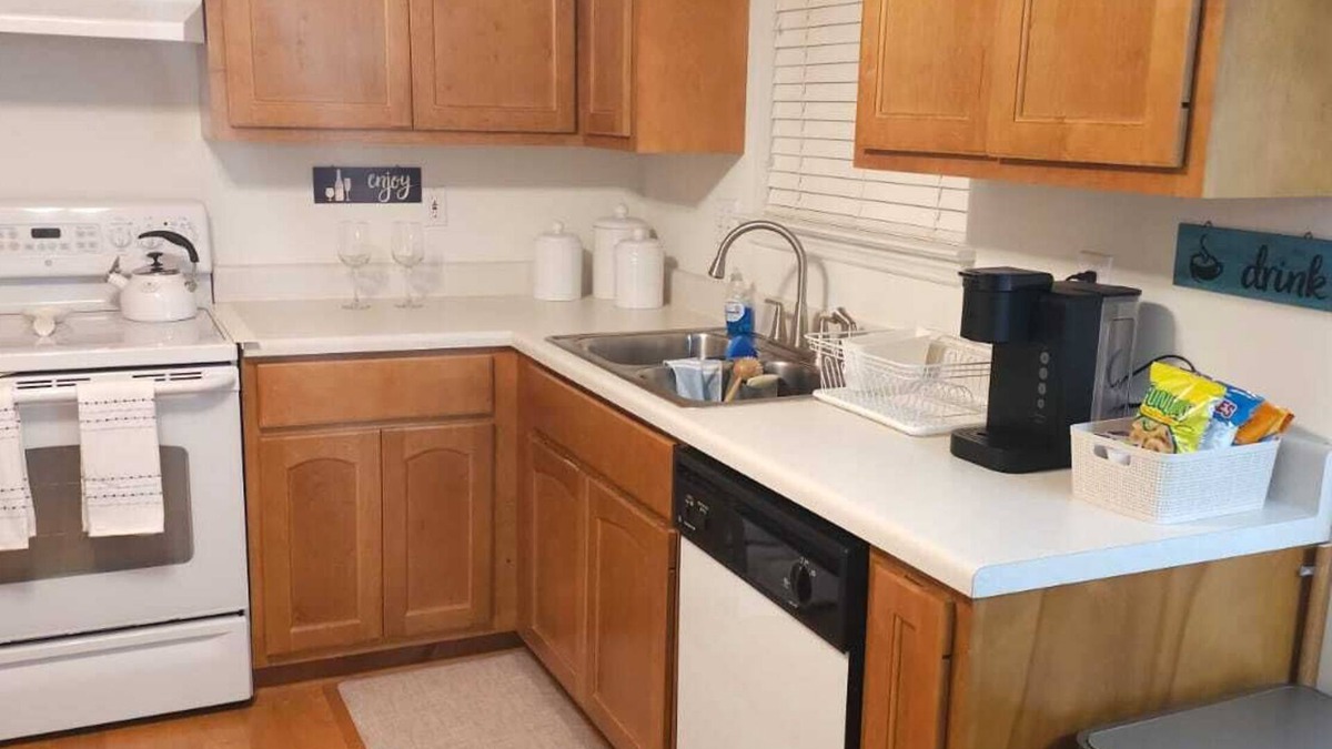 Madison House | Just Like Home 3-bedroom house in wonderful Madison/Pet-Friendly
