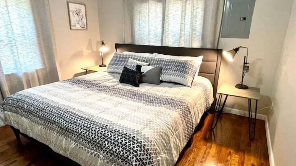 Bentonville - Fayetteville House | Just like HOME! Comfy KING bed, REMODELED! CLEAN!