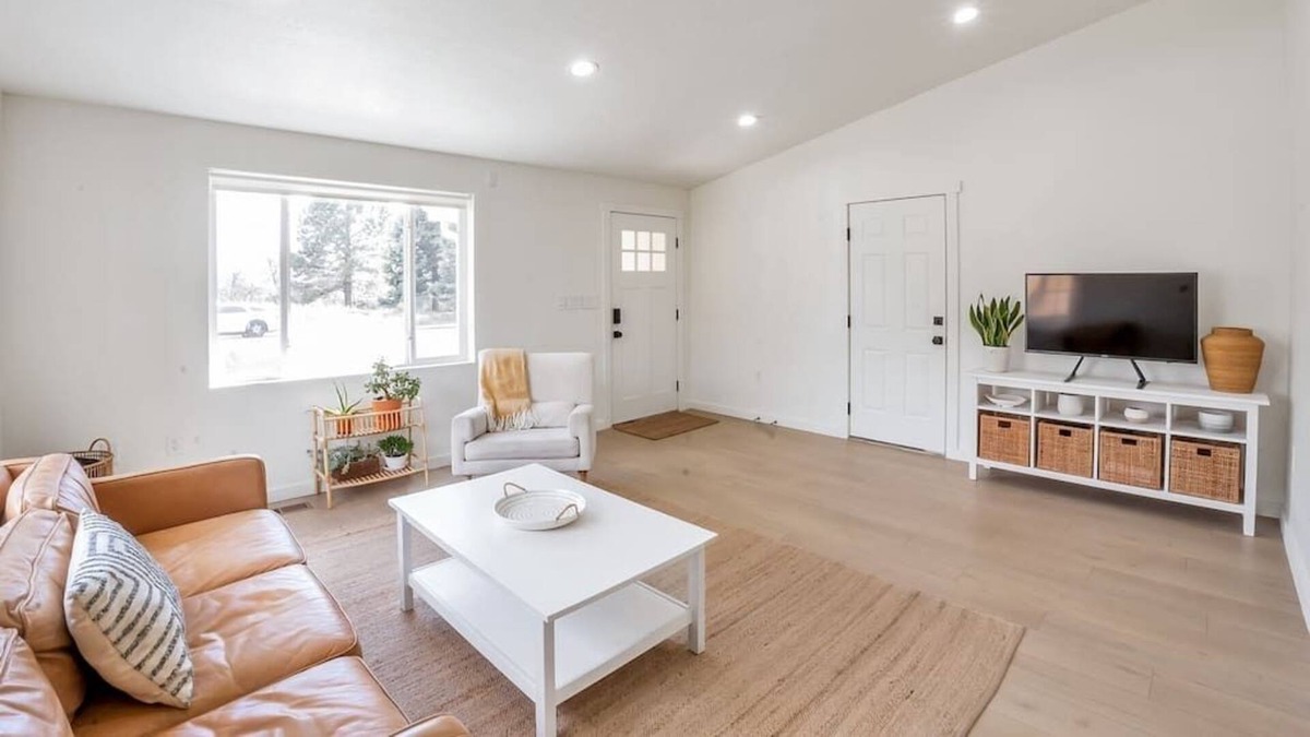 Lakeview House | Just Minutes from UVU,Fully Fenced Backyard