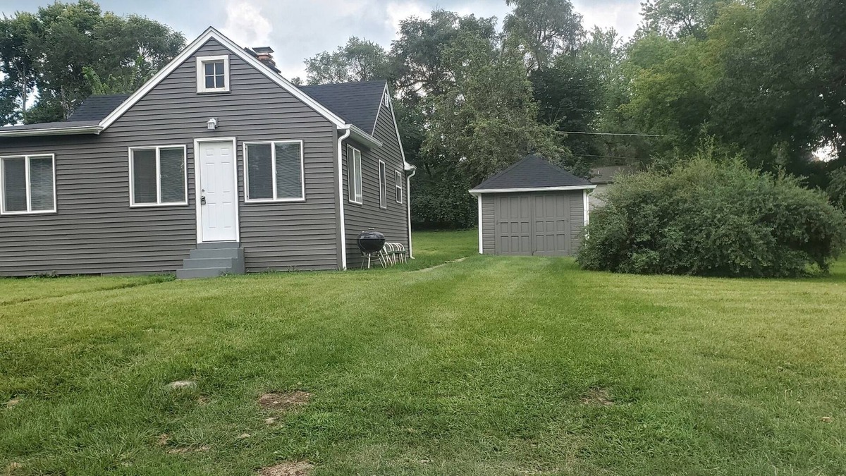 Solon Mills Cottage | Just Off The Lake Comfy Cottage