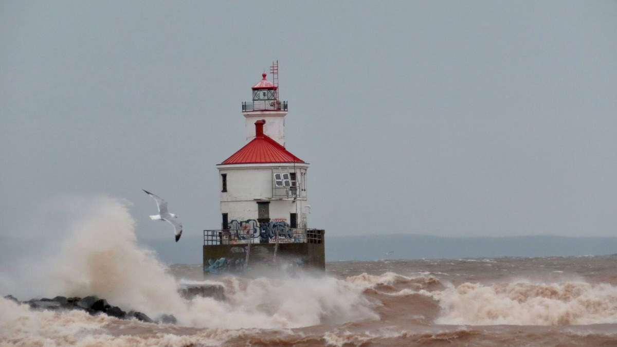 Superior House | JUST OPENED ! Enjoy the Quiet side of Lake Superior's, ten minutes from Duluth!