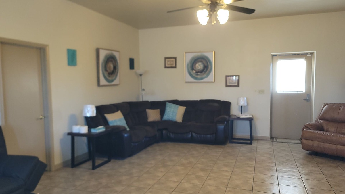Del Valle Apartment | Just outside Austin. Near COTA, Tesla, Airport. MotoGP. Solar Eclipse 2024