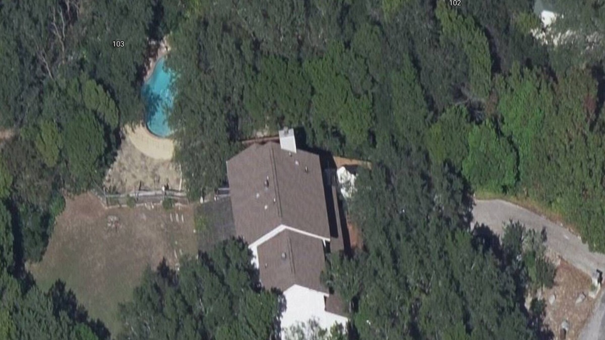 Woodlake Trails House | Just Outside of Austin.Quiet, Serene 3 bedroom+ with Pool & Pond