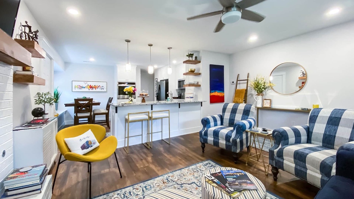 Bentonville House | Just read the reviews and we think you'll choose Starlanding! Sleeps 6, 2 baths