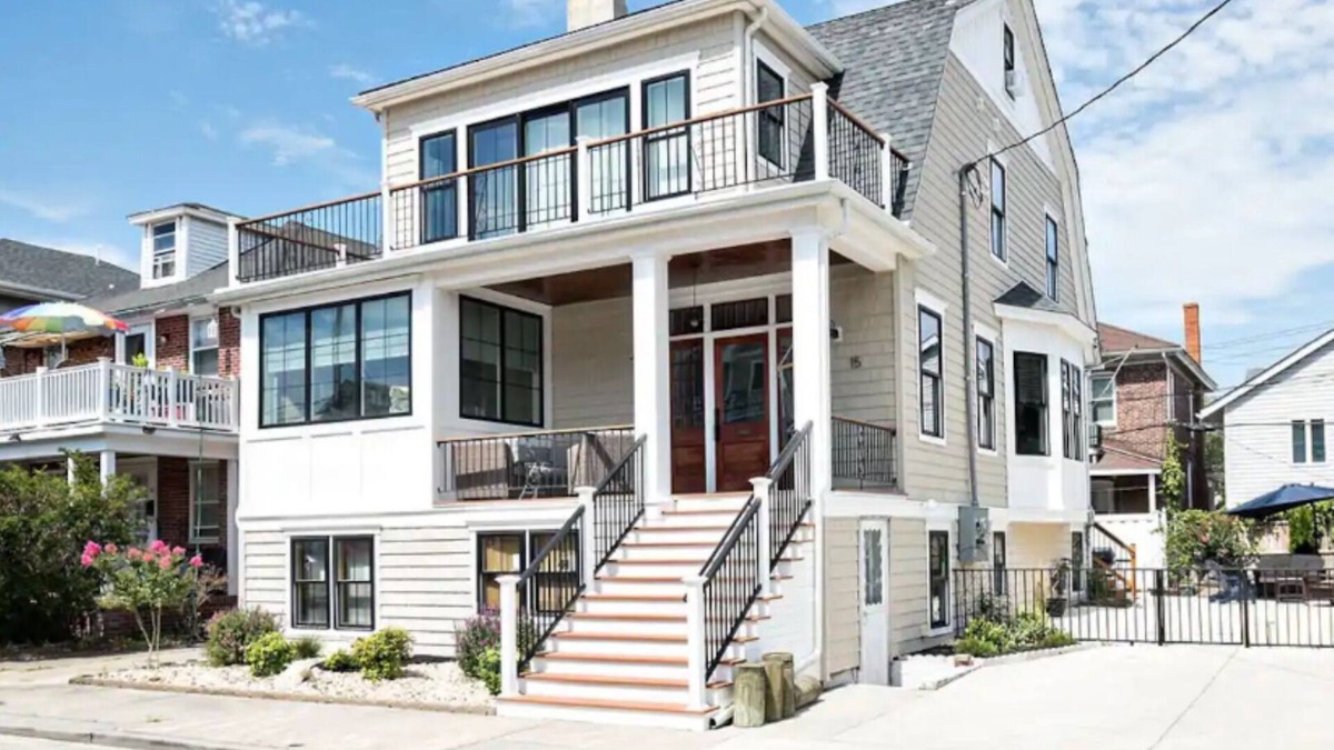 Ventnor City House | Just redone, 1 1/2 block from Ventnor beach