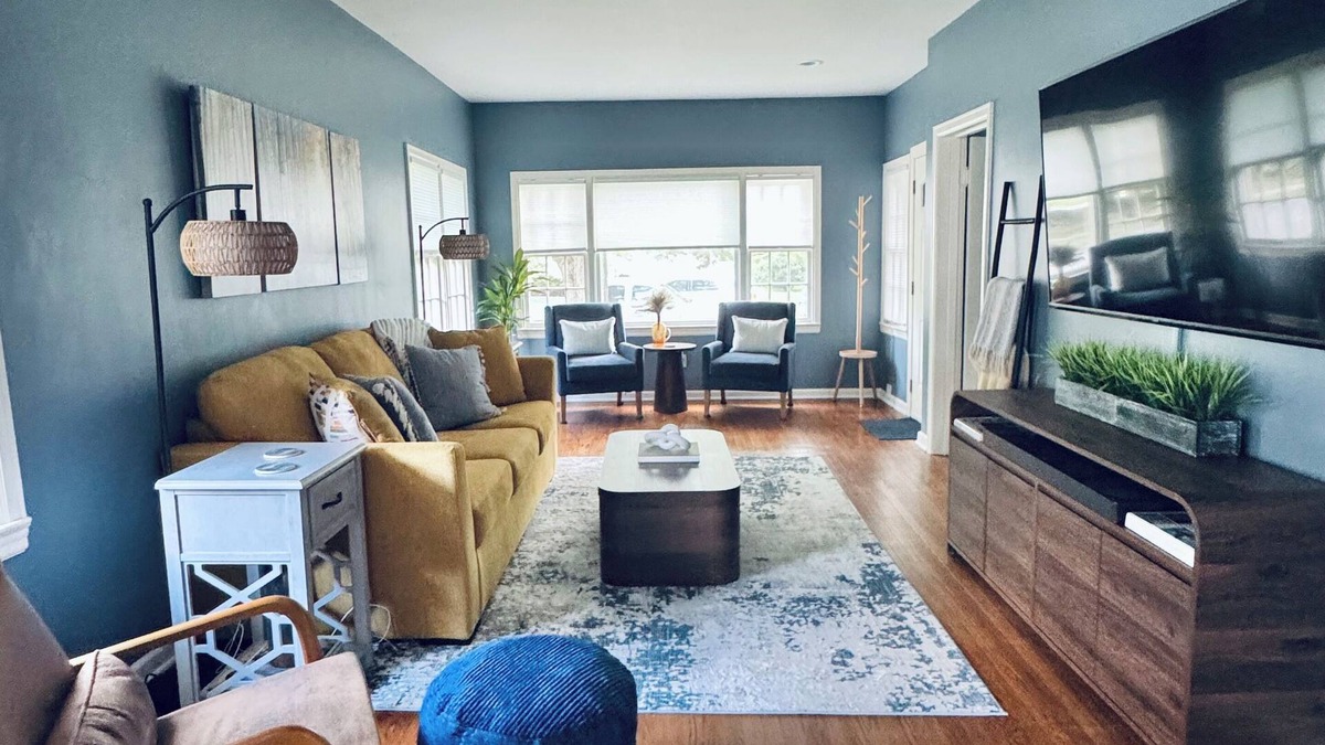 South Bend House | Just Renovated-Just for You! 2Bed 2Bath - 2.3 m from Notre Dame- Game Day Ready