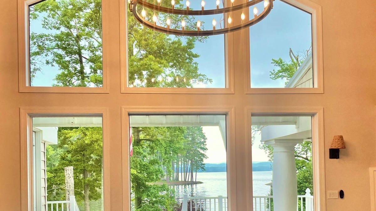 Groveoak Cottage | Just renovated! LAKE FRONT FAMILY GETAWAY 5 Bedrooms, 3.5 Baths