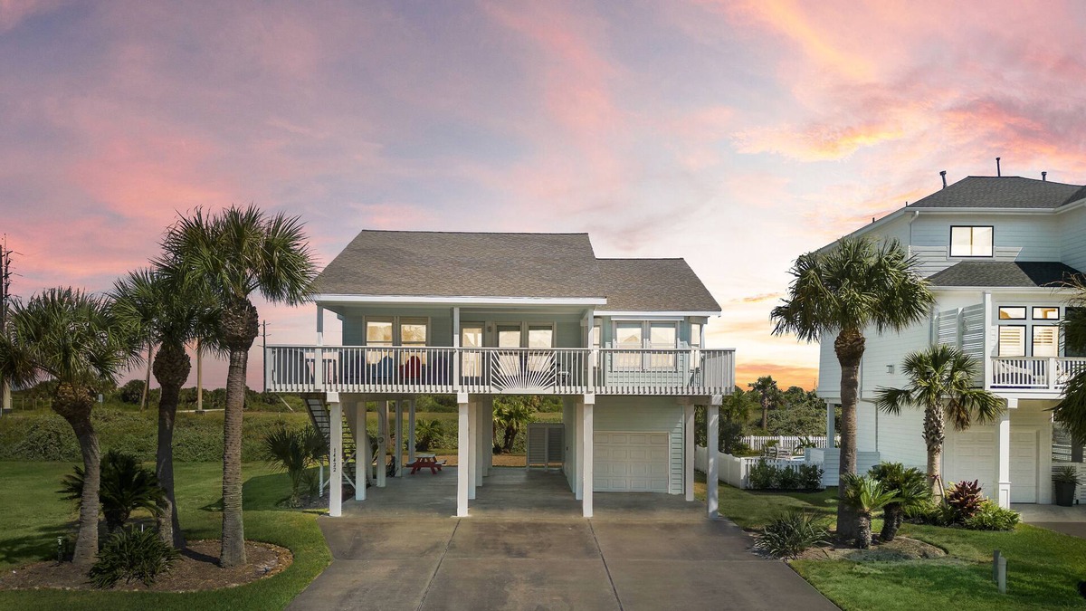 Pirates Beach West House | "Just Right" in Pirates Beach West - Family Friendly! Updated! Pet Friendly!!