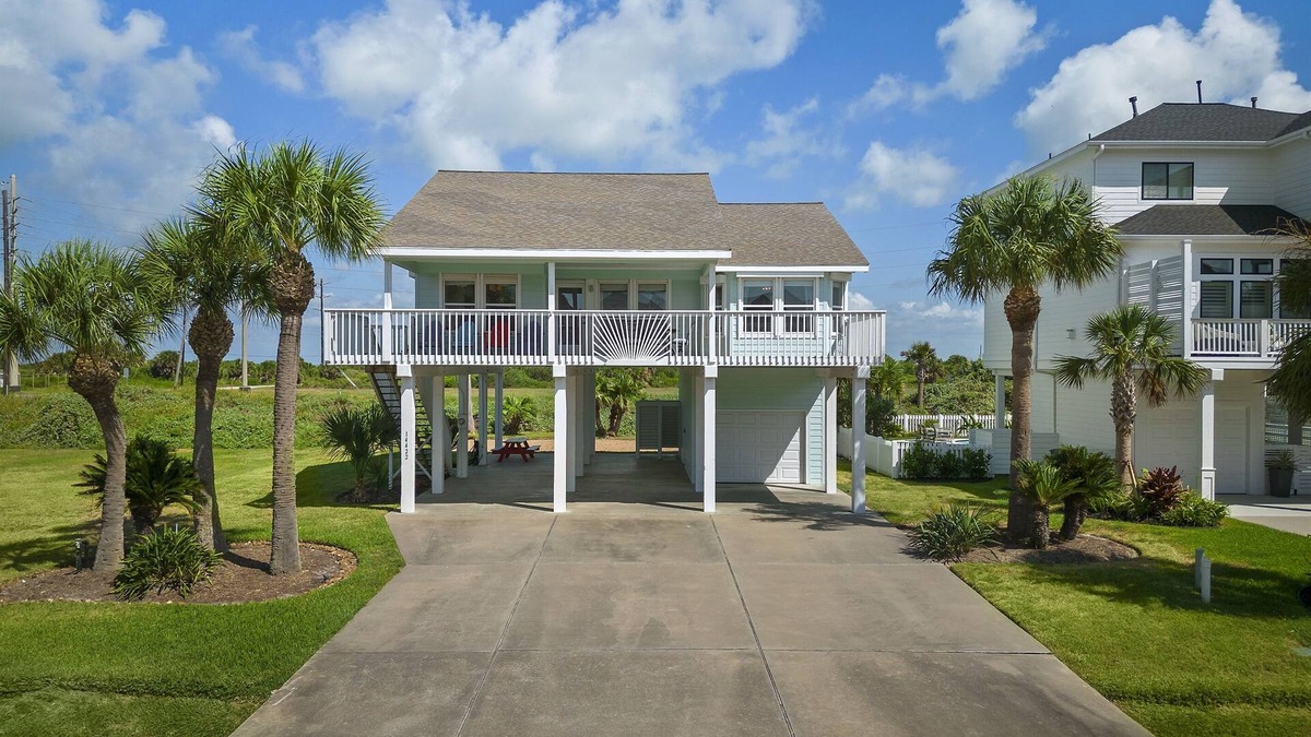 Galveston House | "Just Right" in Pirates Beach West - Family Friendly! Updated! Pet Friendly!