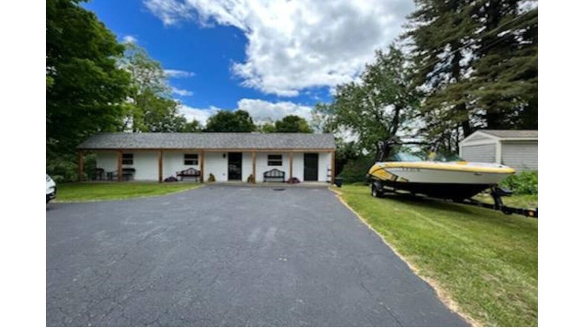 Mayfield Cottage | Just steps away from the Great Sacandaga Lake! Walk to marinas and restaurants!
