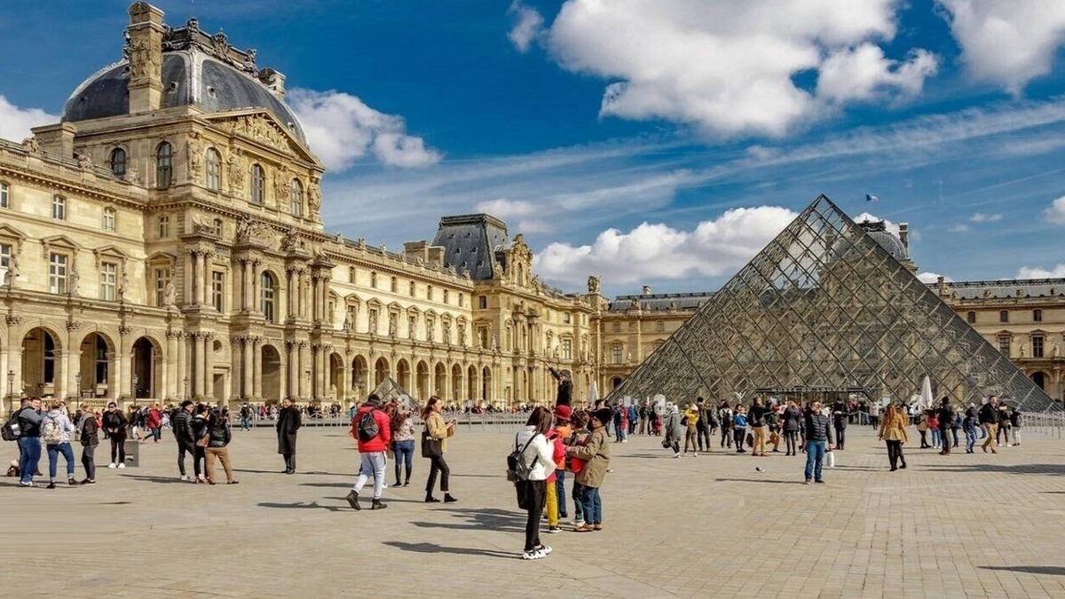 2nd Arrondissement Apartment | JUST STEPS AWAY FROM THE ICONIC PALAIS ROYAL & THE LOUVRE - RUE DE LA BANQUE