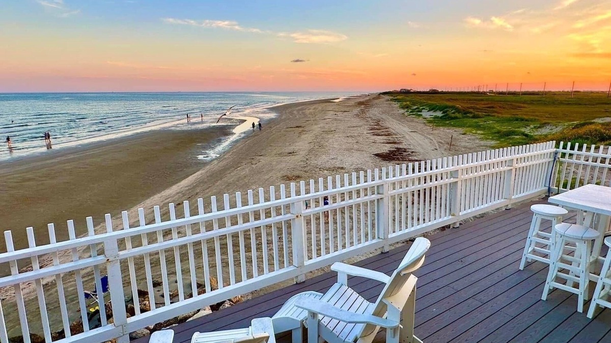 San Luis House | Just Steps to the Ocean, Beachfront, House On the Beach, Minutes from Galveston