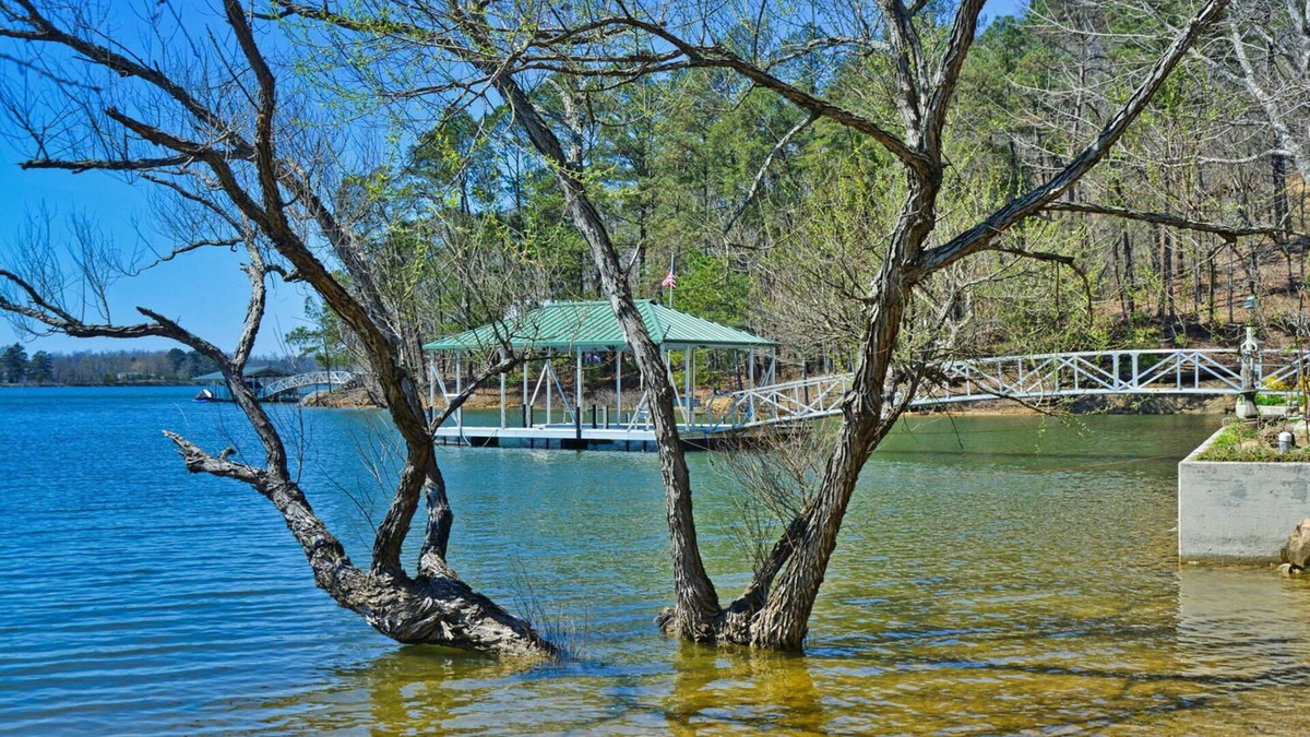 Crane Hill Apartment | "JUST STEPS TO THE WATER" PRIVATE 2 BR 2 BATH APARTMENT ON 5 POINTS COVE