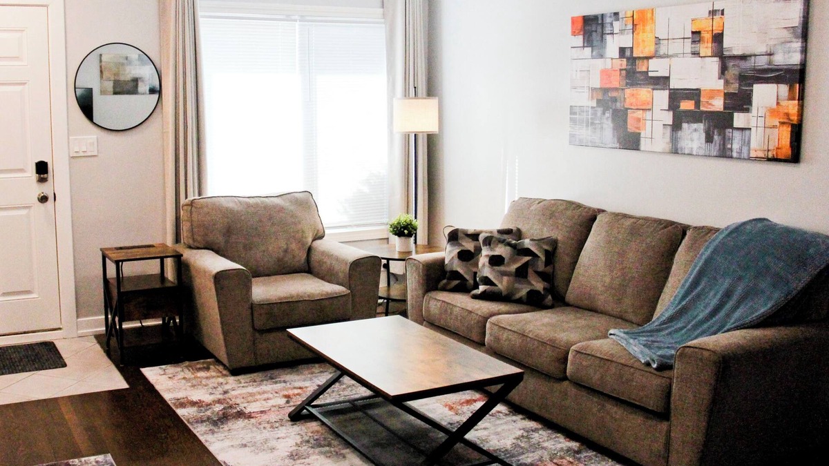 Burbank House | Just Updated! Charming 3-bedroom 25 Minutes from Downtown Chicago!