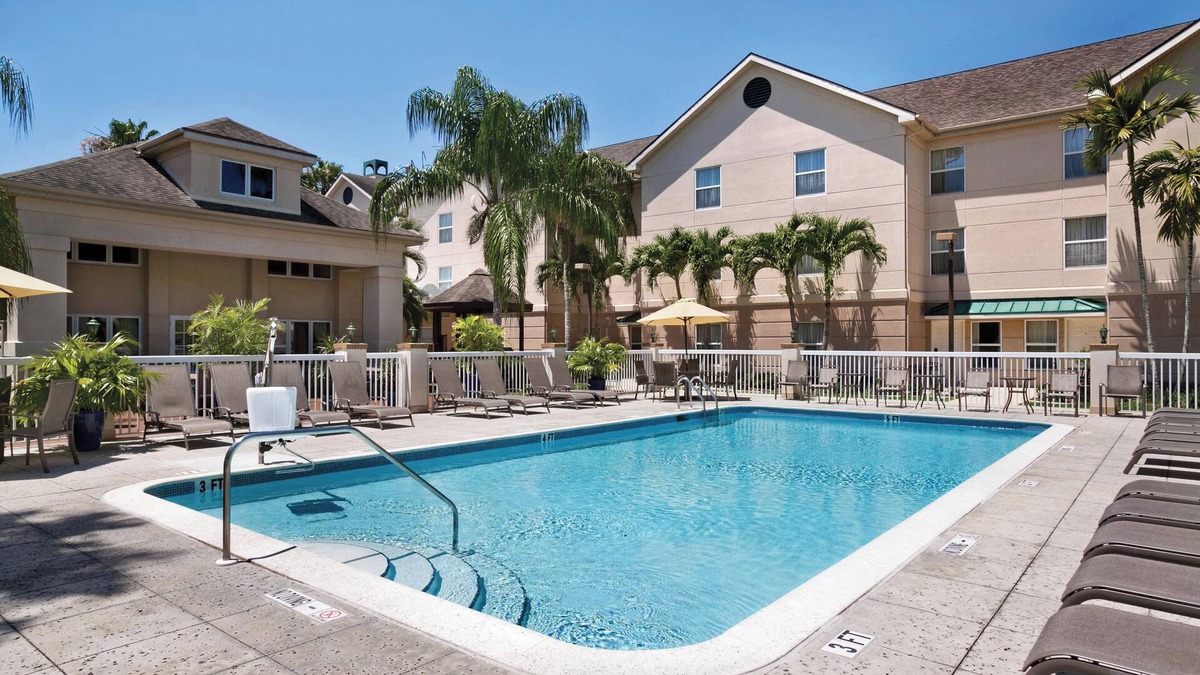 Villas Hotel | Just What You Were Looking For! 2 Great Units, Short Drive to Bell Tower Shops!