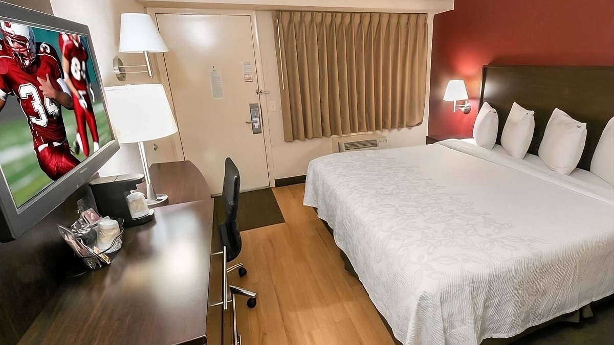 Secaucus House | Just What You Were Looking For! Great Amenities, Near Riverview Park, Cycling