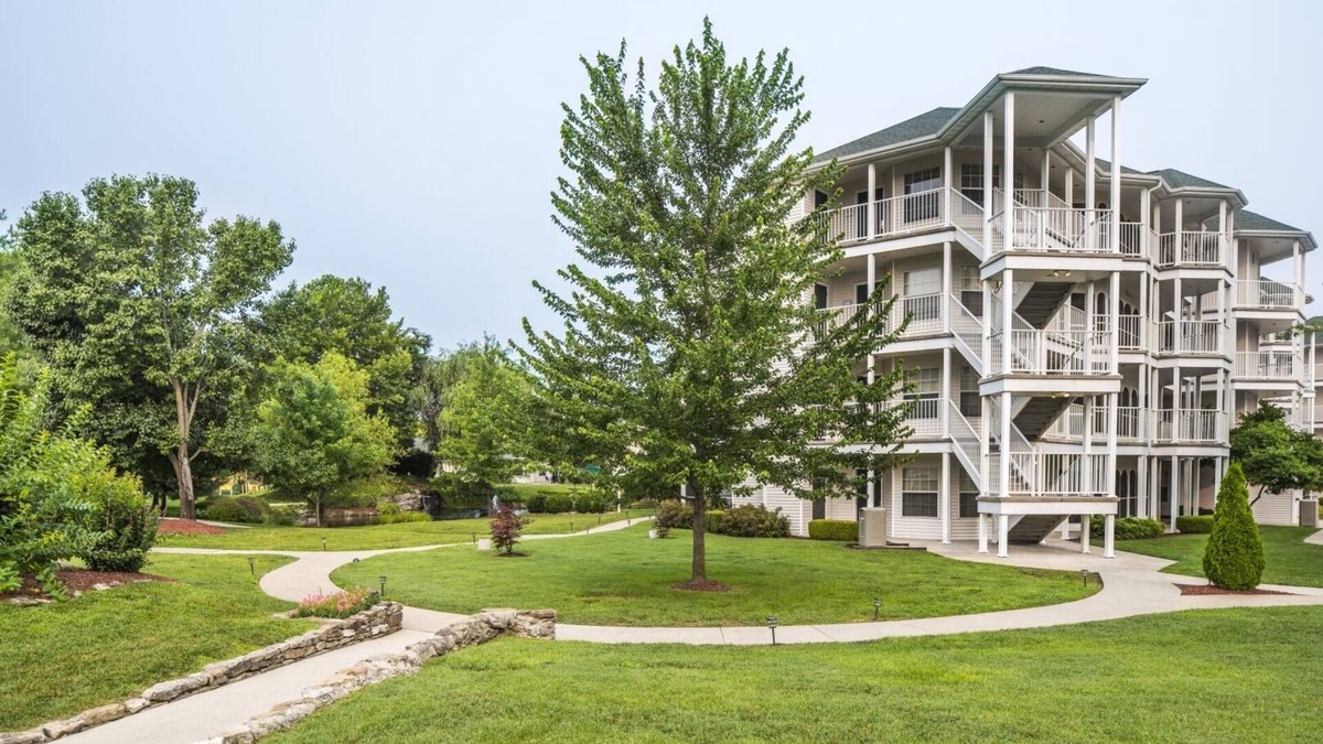 Table Rock Hotel | Just What You Were Looking For! Pool, Free Parking, Near Silver Dollar City