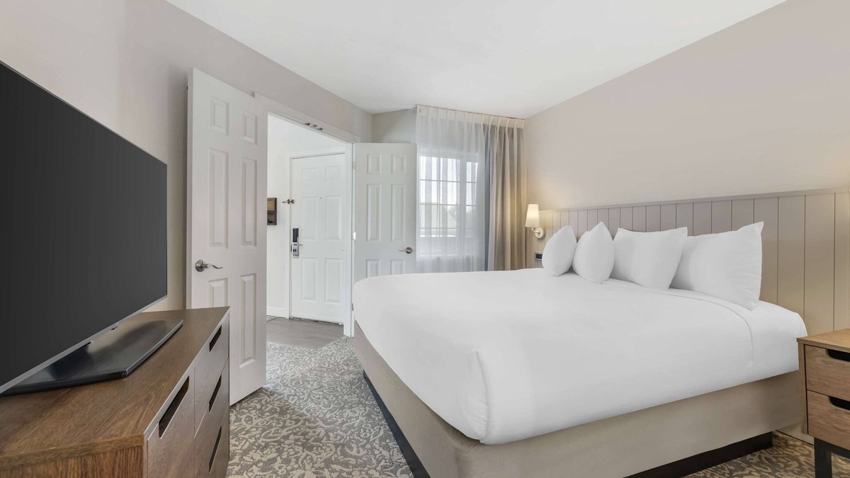 Herndon Apartment | Just What You Were Looking For! Kitchen, Free Breakfast, Onsite Parking