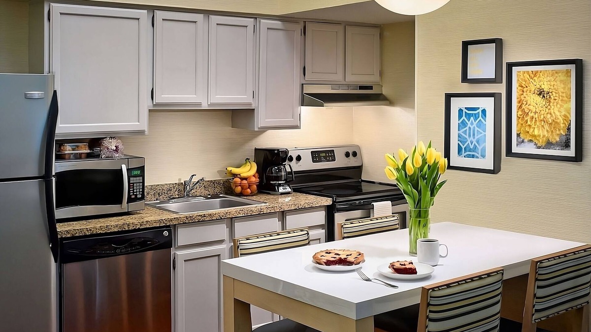 Omaha Hotel | Just What You Were Looking For! 2 Pet-Friendly Units, Pool, Free Breakfast