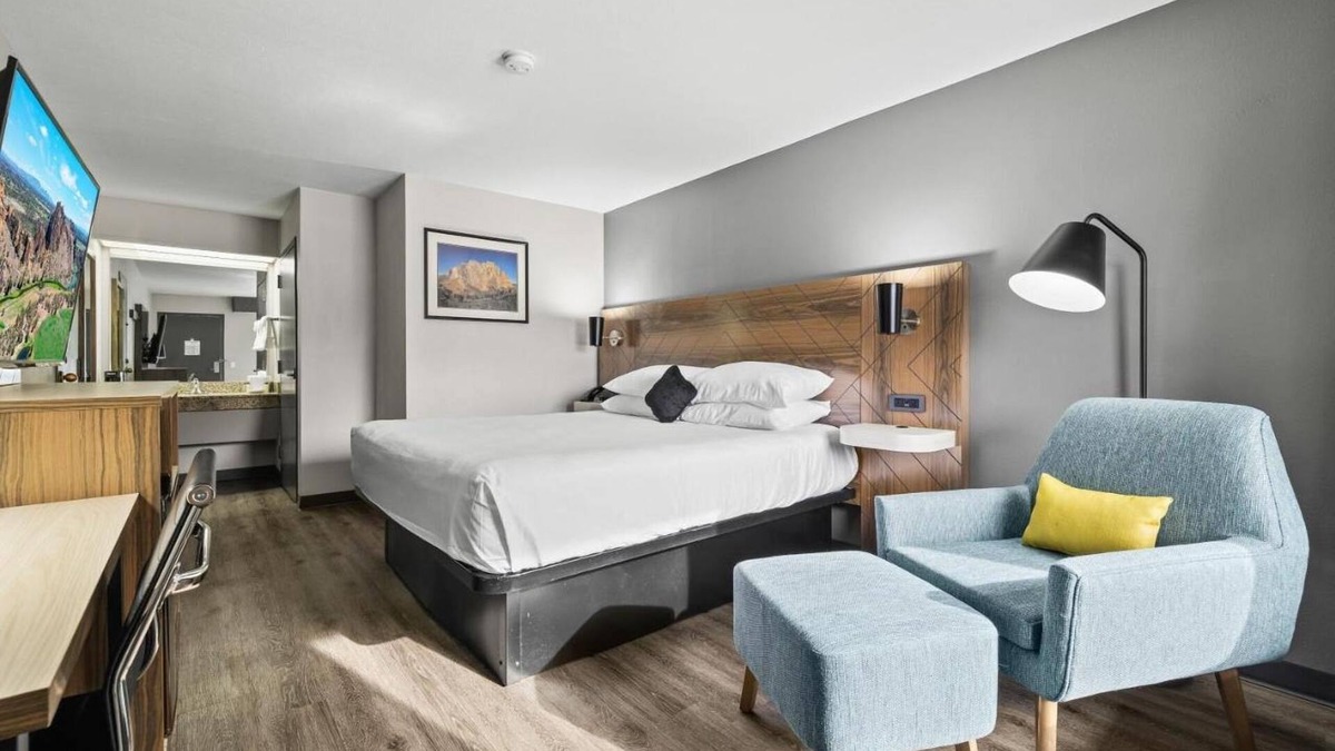 Orchard District Hotel | Just What You Were Looking For! Enjoy Pool Access, Free Breakfast & Free Parking