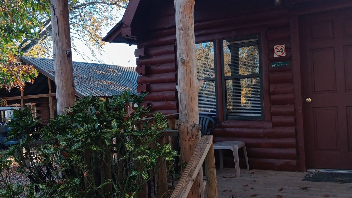 Weatherford Cabin | Just What You Were Looking For! Full Kitchen, Outdoor Pool, Free Parking