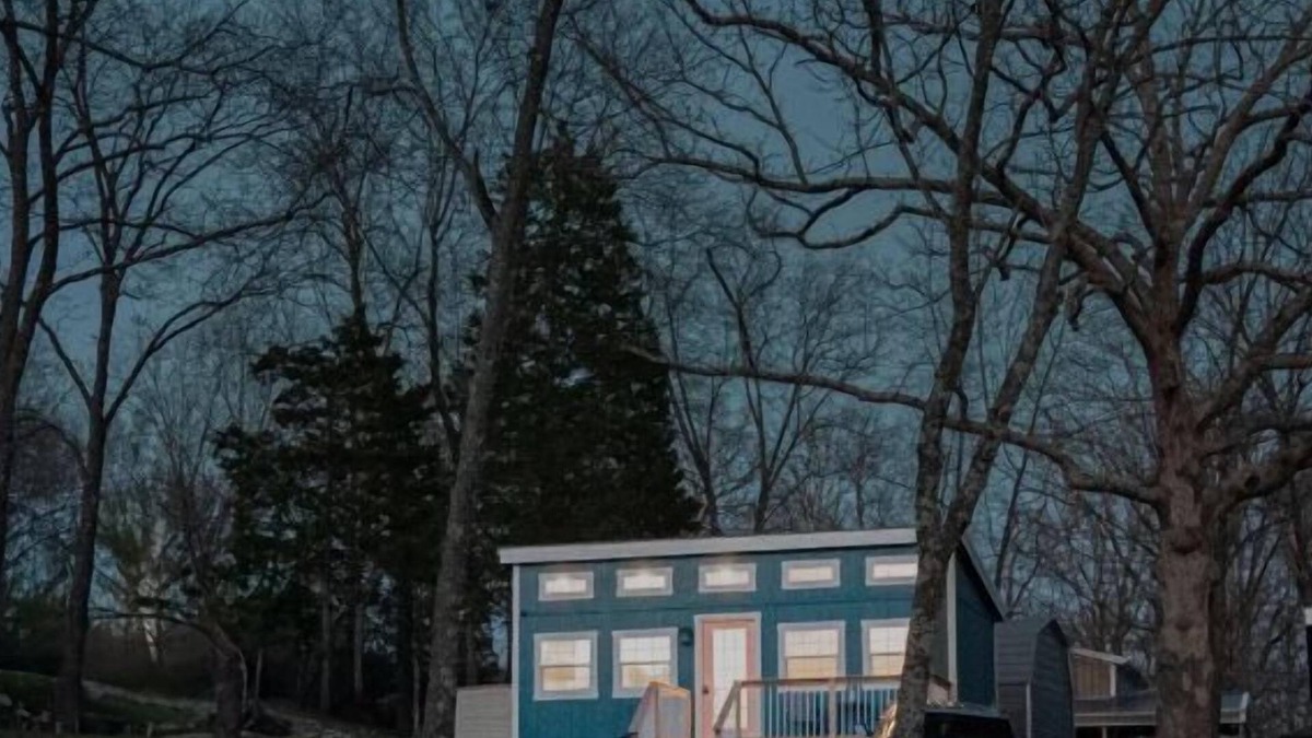 Goreville Apartment | Justice- Book 1, 2 or 3 Cabins. Pet Friendly for a fee. Lake View