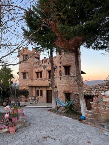 Mbrostar-Urë Villa | Kështjella Myftari