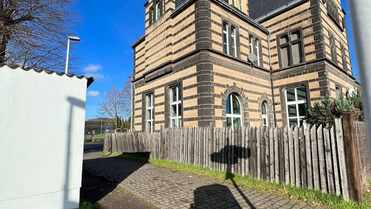 Verbandsgemeinde Pellenz Apartment | Königlicher Ausblick am Bahnhof Kruft ab 01.06.23!