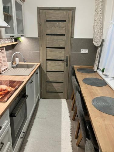 Kiskunfelegyhaza Apartment | Központi Apartman 2