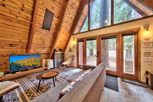 Pioneer Trail Apartment | Külhaus Cabin - Modern A-frame BBQ Adventure