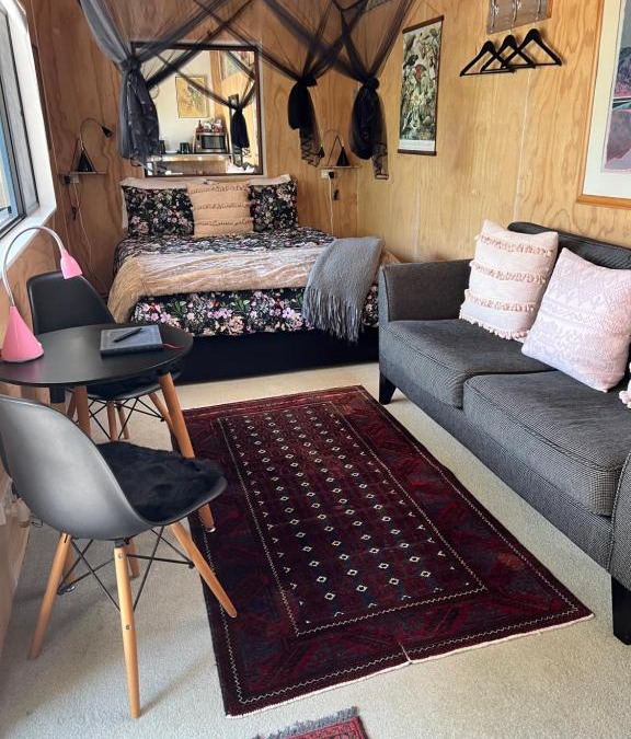 Tawharanui Apartment | Kākā Ridge Retreat Bush Hideaway