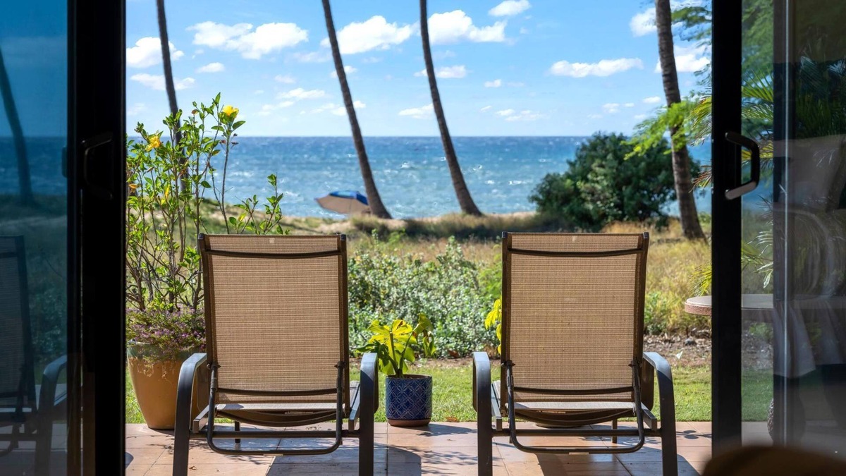Kihei House | K B M Resorts: Maui Hale-1470, Beach Front House, 3 Bedroom, On the Sand, Sleeps 10+, Perfect for Families, L'occitane, Privacy, Includes Rental Car!