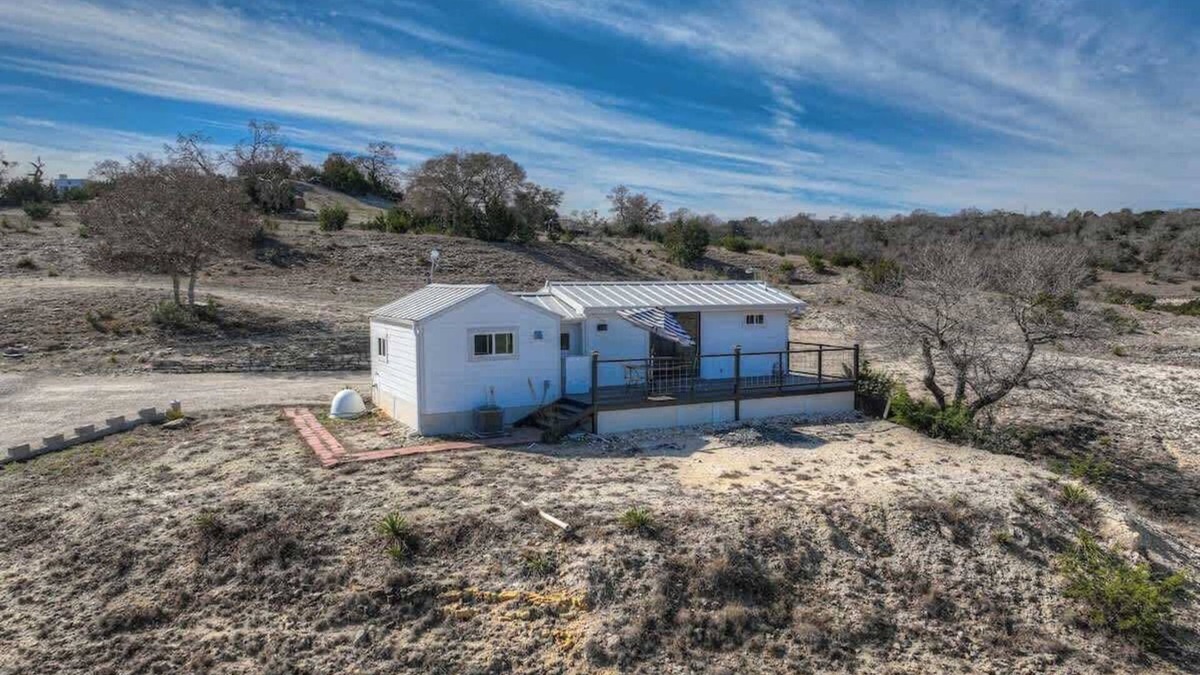 Center Point House | K Loma Vista with Hill Country Views